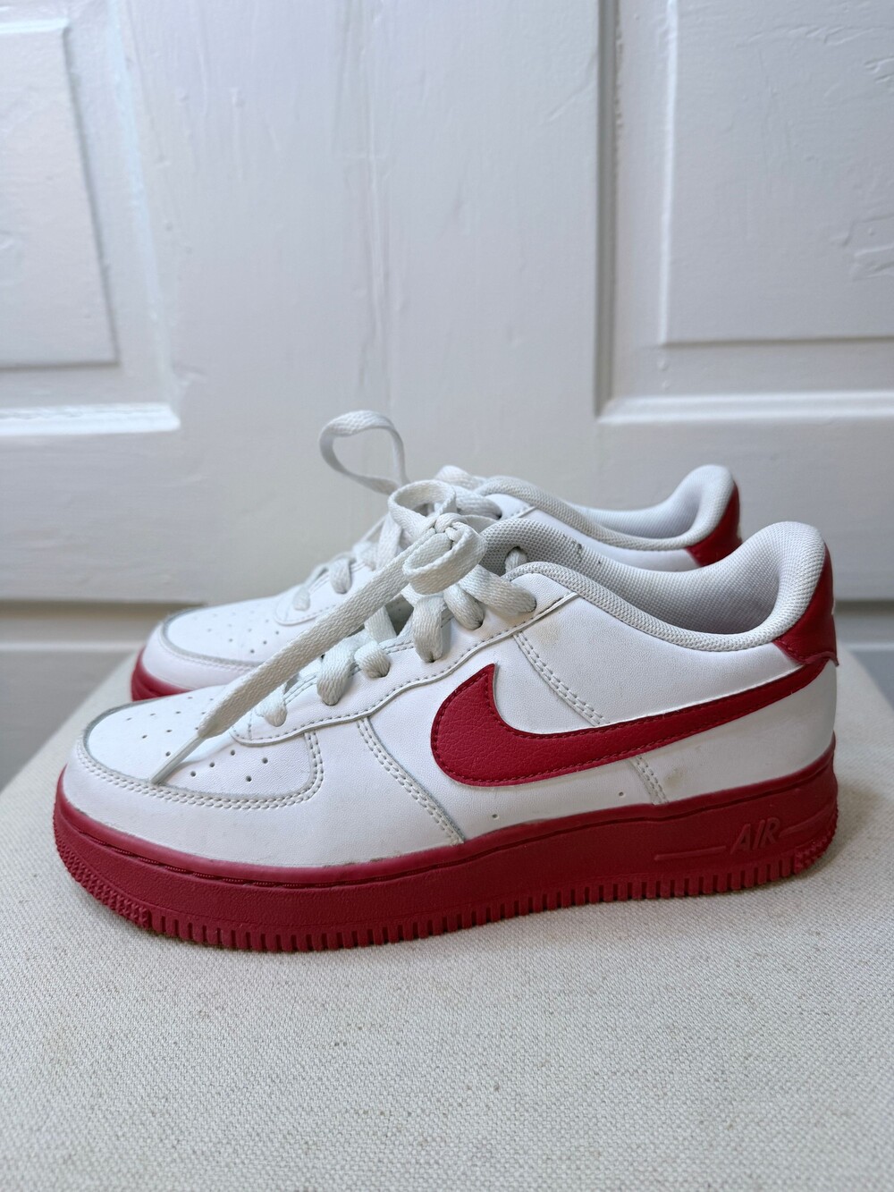 Nike Air Force 1 Low White University Red Sole Size Women's 6.5 Youth 4.5 - Picture 5 of 7